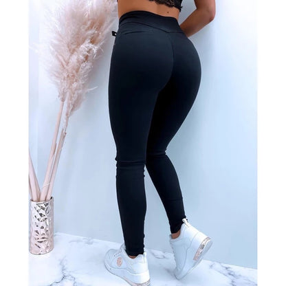 Schwarze Hose mit Gürtel