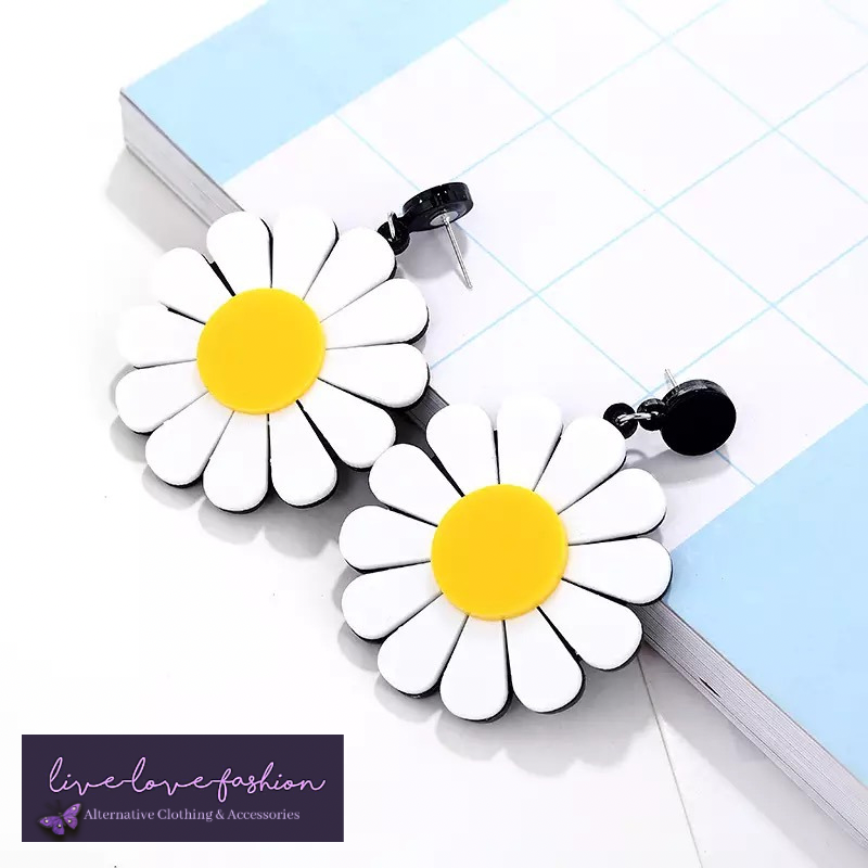 Daisy Resin Earrings