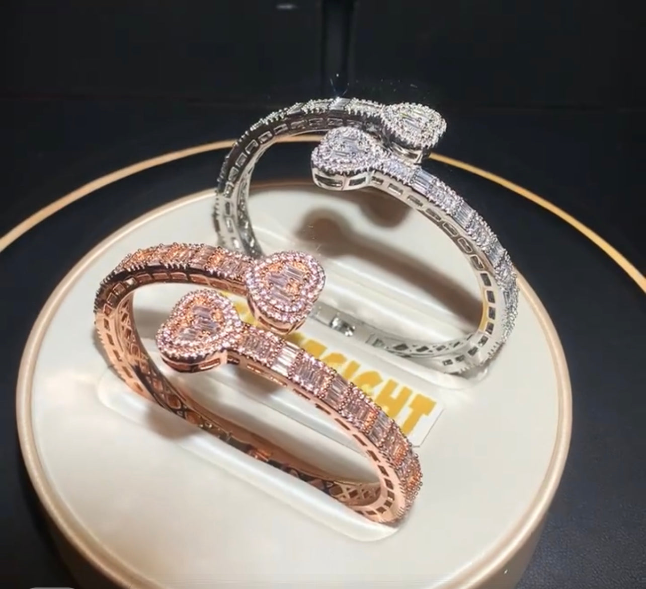 Iced Out Herz Armreif